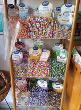Carica l'immagine nel visualizzatore di Gallery, caramelle e pasticche Leone